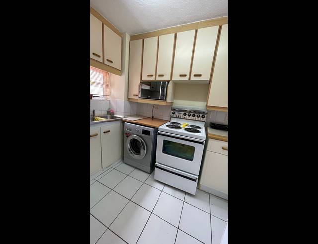 1 BEDROOM APARTMENT FOR SALE IN ESSENWOOD